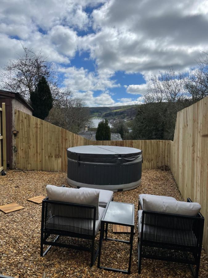 Dee Lodge With Private Hot Tub Лланголлен Экстерьер фото
